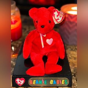 ❤️ TY Beanie Babies KISS-e Red Valentine Bear Plush w/ Tag 2002